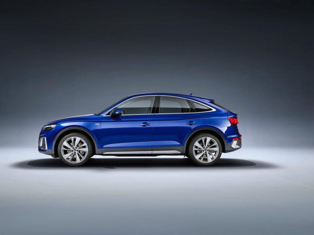 Blauer Audi Q5 Sportback Seitenansicht