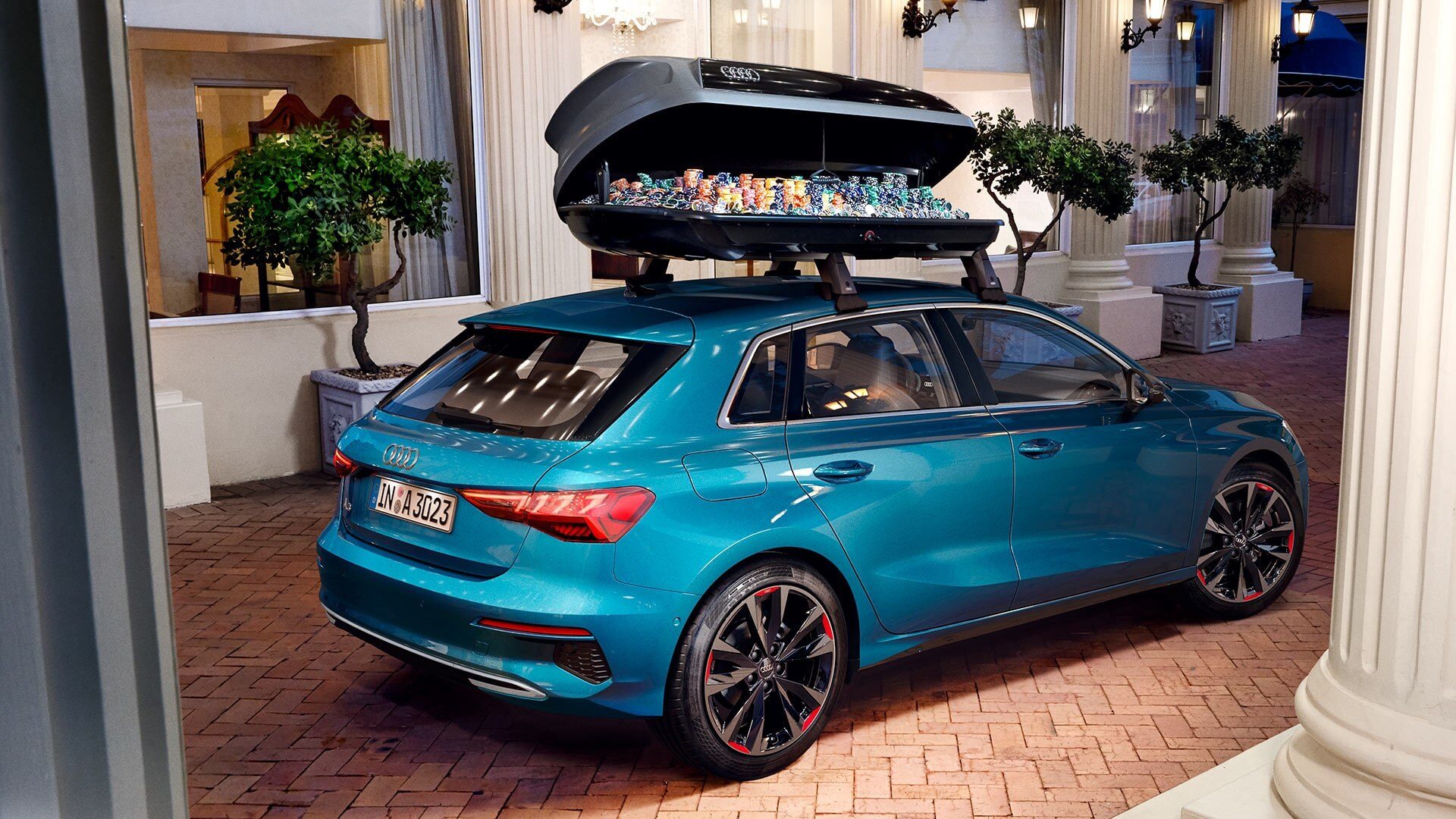 Audi A3 Sportback blu vista laterale