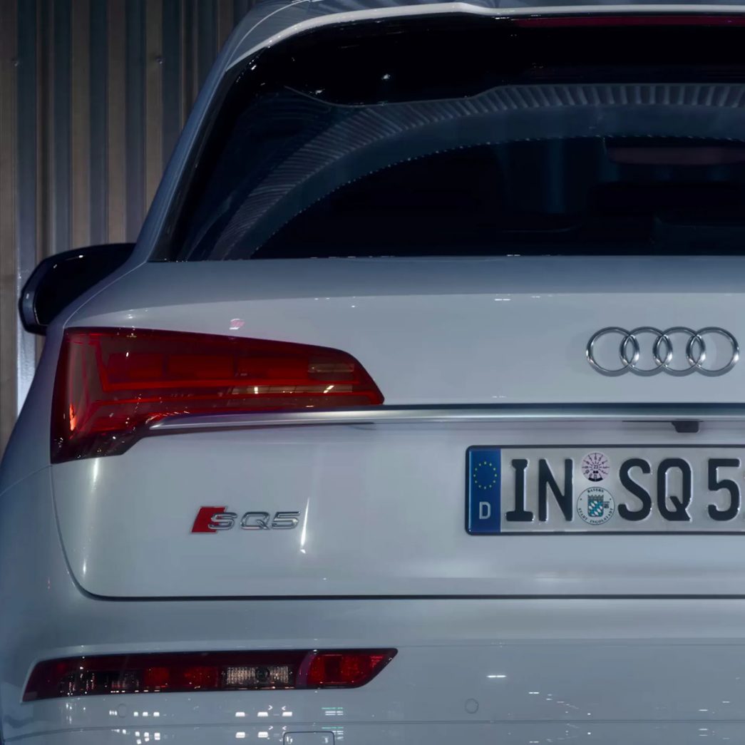 Audi SQ5 blanc vue arrière