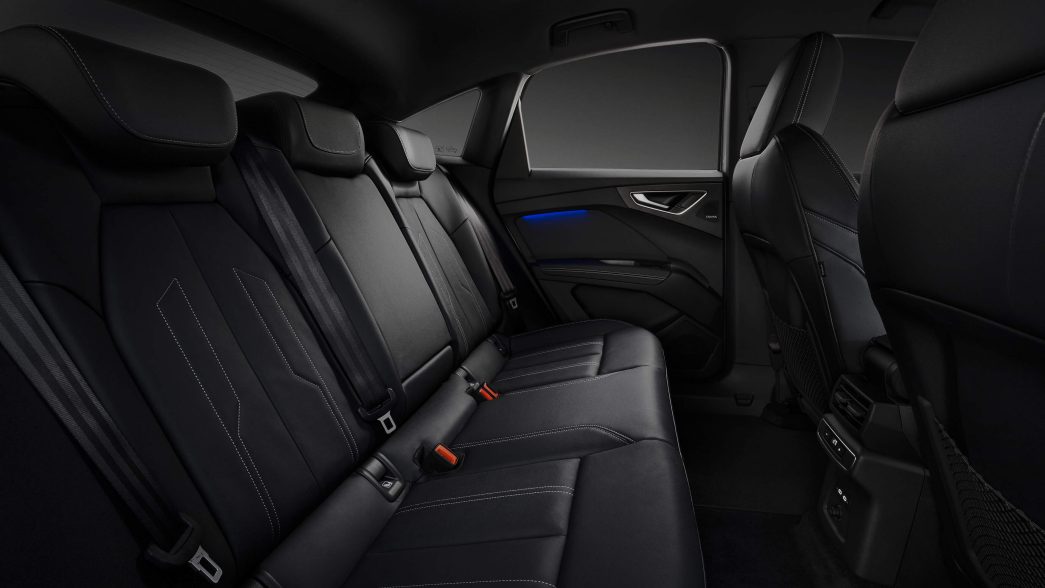 Silberner Audi Q4 e-tron Sitze
