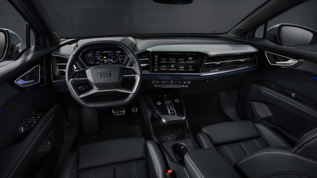 Silberner Audi Q4 e-tron Cockpit