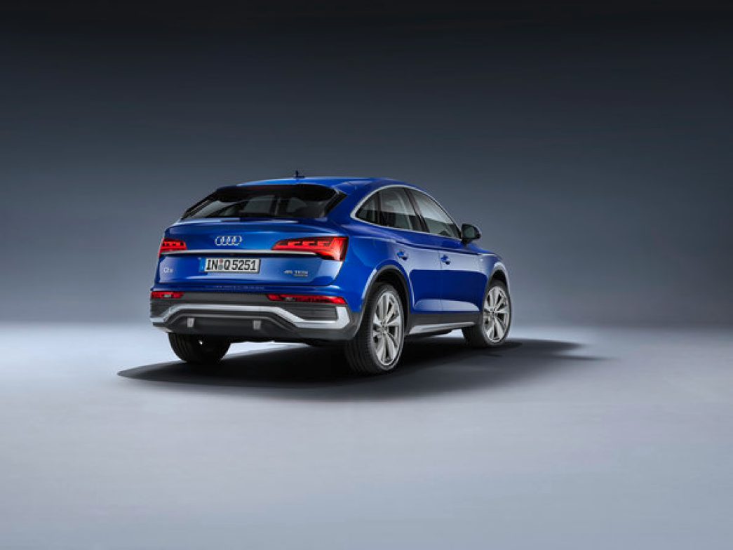 Audi Q5 Sportback bleue vue arrière