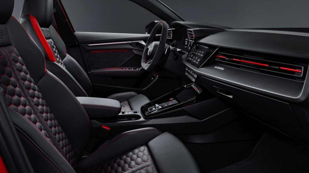 Audi RS 3 tableau de bord vue latérale