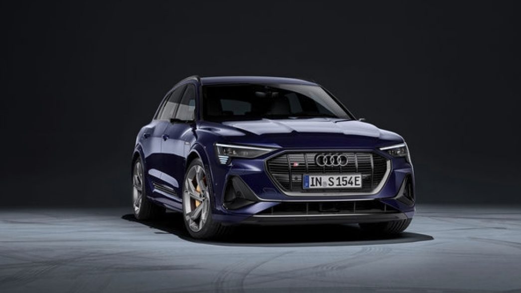Audi e-tron S bleue vue de face
