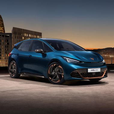 AMAG CUPRA Born blau, seitliche Front