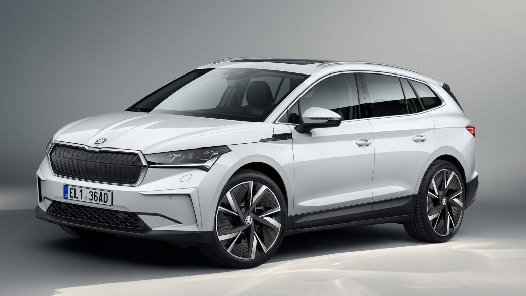 Škoda Enyaq iV SUV blanc vue de face et latérale