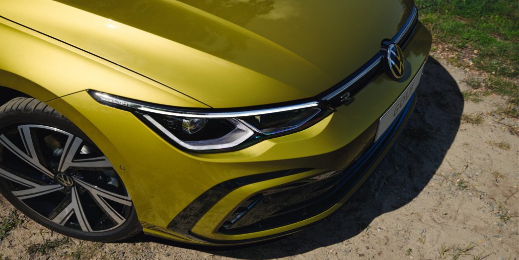 Yellow VW Golf Variant front from the top