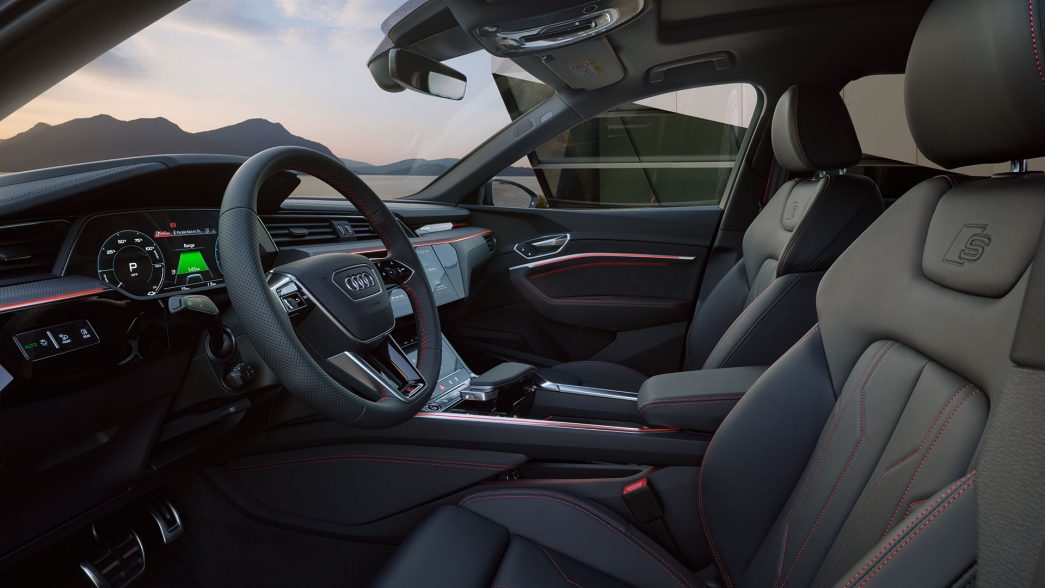 Audi Q8 e-tron cockpit side view