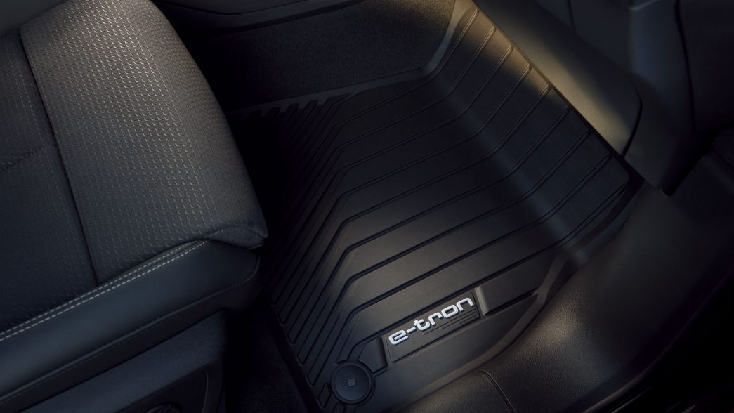 e-tron logo in the Audi Q8 e-tron Sportback 