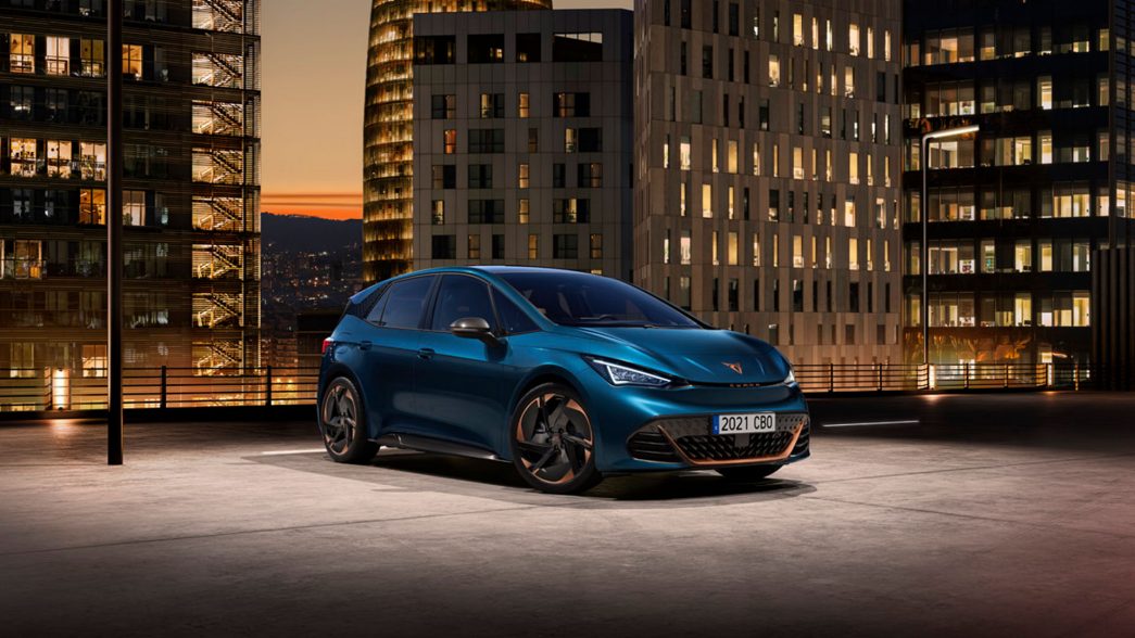 AMAG CUPRA Born blau, seitliche Front