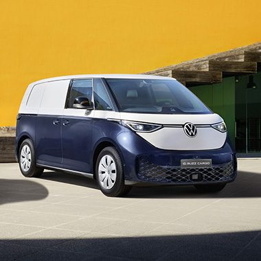 AMAG VW ID. Buzz Cargo en blanc bleu, avant latéral