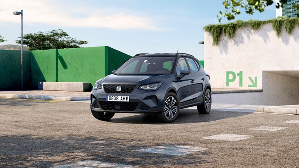 SEAT Arona vue de face sur parking