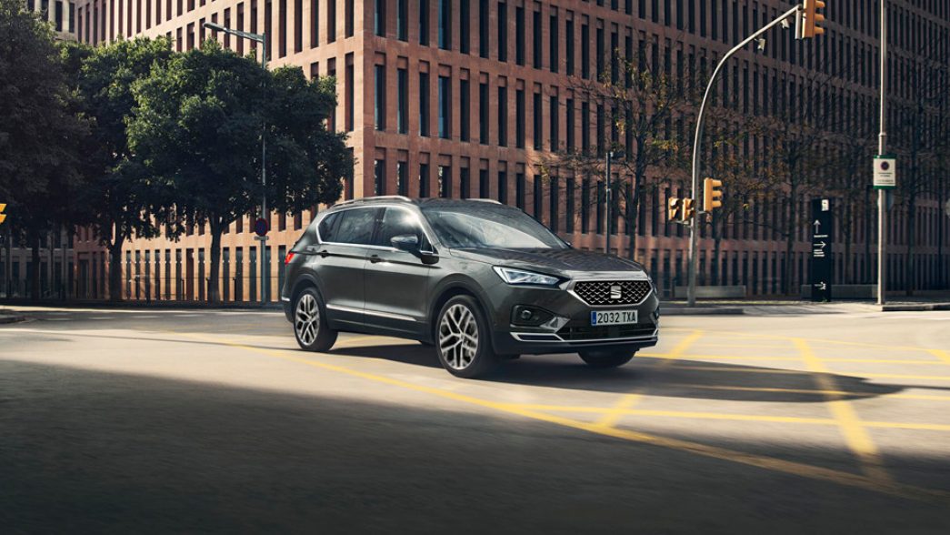 SEAT Tarraco in the city on a crossroad