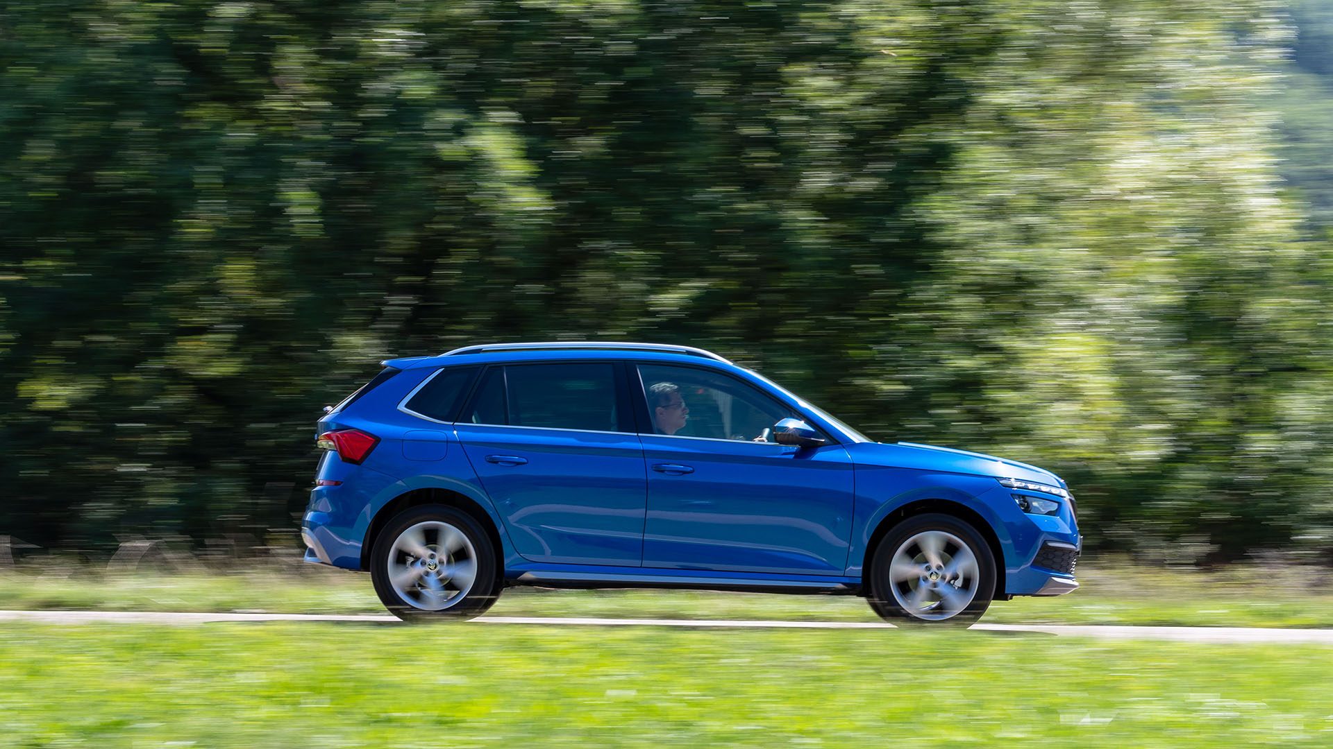 Skoda Kamiq bleu vue de côté