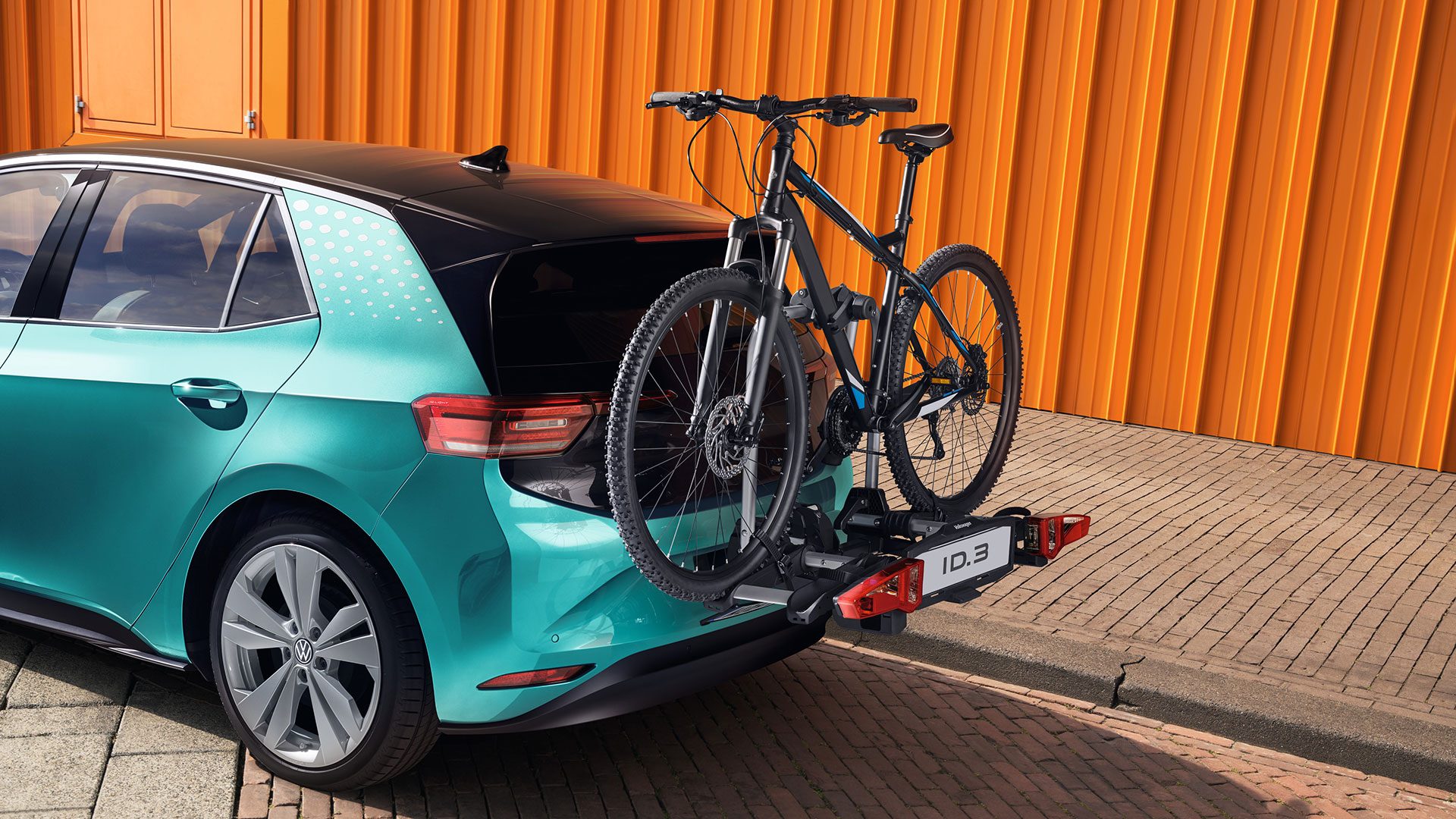 VW ID.3 avec vélo sur le porte-vélos arrière