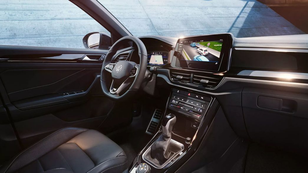 VW T-Roc cockpit side view