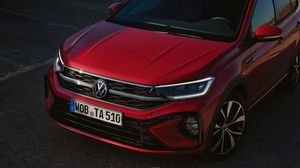VW Taigo rossa vista frontale