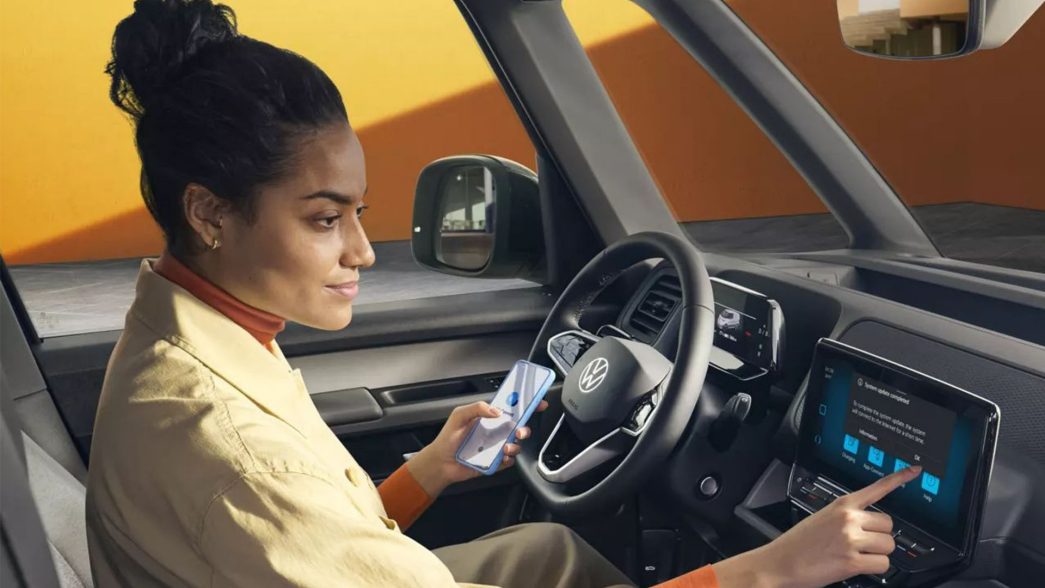 AMAG VW ID. Buzz Cargo woman connects the smartphone