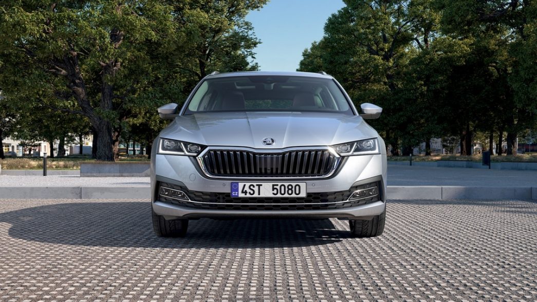 Grey Škoda Octavia front view
