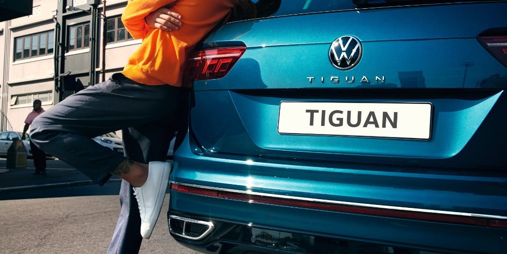 VW Tiguan SUV bleu arrière