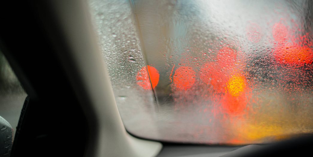 Beschlagene Scheiben im Auto: Diese Tipps helfen sofort! - AUTO BILD