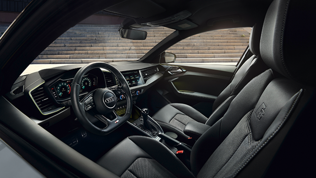 Audi A1 allstreet Cockpit schwarz