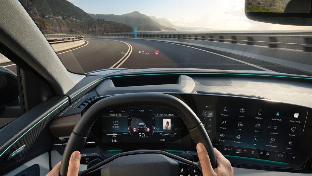 Audi SQ6 e-tron Cockpit mit Blick auf die Strasse