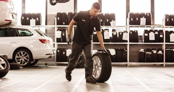Two AMAG employees change tires